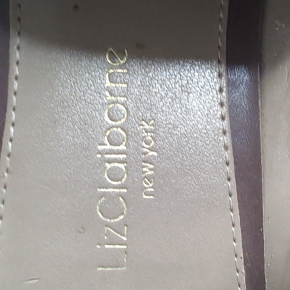 Liz Claiborne New York Ladies Leather Miggy Loafers with gold accents 9.5 - Picture 13 of 13